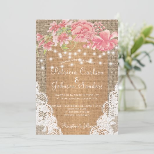 田舎のバーラップピンクの牡丹のライトとレース結婚の 招待状 (スタンド正面)