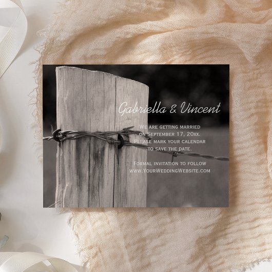 田舎のフェンスポスト国の結婚式の日付を保存 セーブザデート