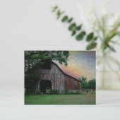 田舎の夕日の農場の風景を赤い納屋 ポストカード (スタンド正面)