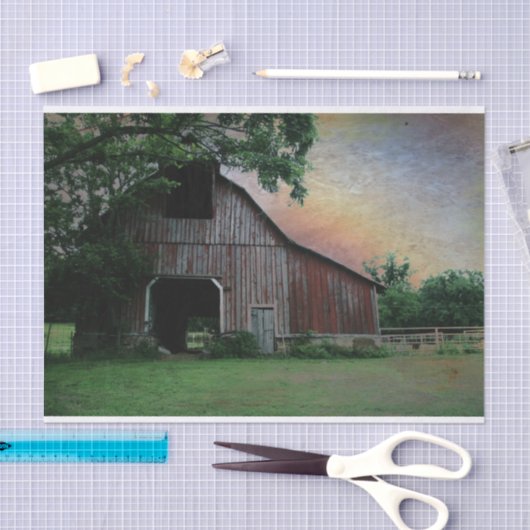 田舎の夕日の農場の風景を赤い納屋 薄葉紙 (クラフト)