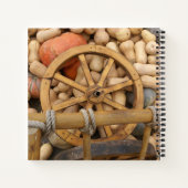田舎の木製カートのカボチャとホイール ノートブック (裏面)