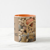 田舎の木製カートのカボチャとホイール マグカップ (中央)