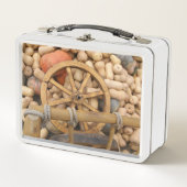 田舎の木製カートのカボチャとホイール メタルランチボックス (正面)