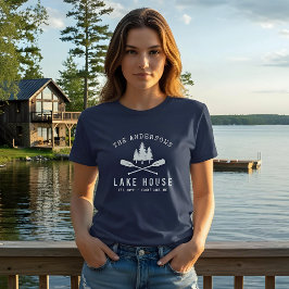 田舎の湖の家+家族名+ボートのオール+木々 トライブレンドＴシャツ