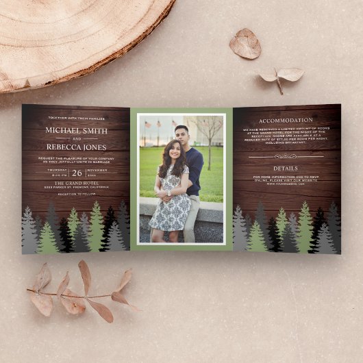 田舎の納屋の木のパインの木の写真の森の結婚式 三つ折り招待状