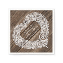 田舎結婚の素朴な木とレースハートのナプキン