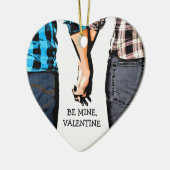 田舎育ちの少年および女の子のバレンタインのカップル セラミックオーナメント (左)