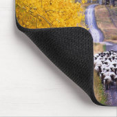 田舎道のヒツジ マウスパッド (コーナー)