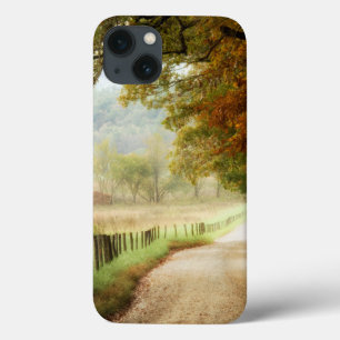 田舎道の秋 iPhone 13ケース