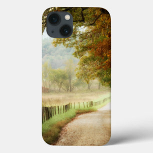 田舎道の秋 iPhone 13ケース
