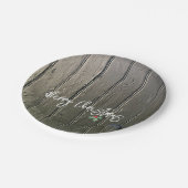 田舎風のクリスマスツリー ホリー・ブラックの納屋のドア ペーパープレート (アングル)