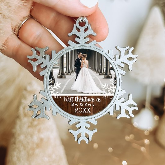 田舎風の初めてのクリスマス 結婚 スノーフレークピューターオーナメント
