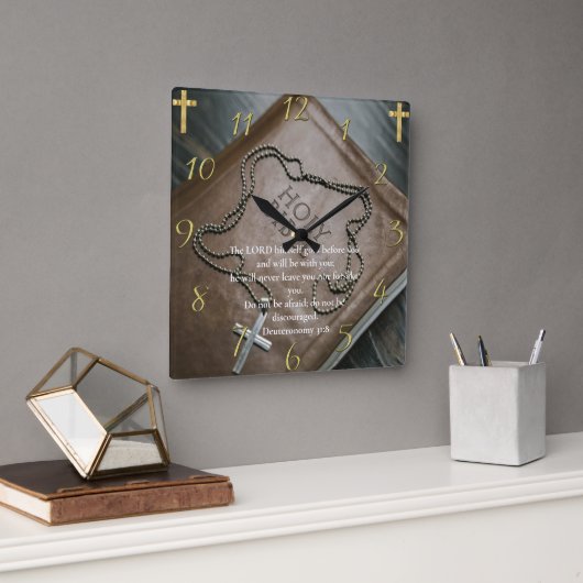 申命記31:8十字架の聖なる聖書 スクエア壁時計 (オフィス)