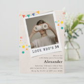 男おもしろいの34歳の誕生日招待状おもしろい写真 招待状 (スタンド正面)