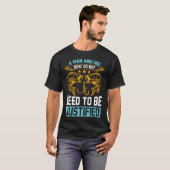 男とボートのデザイン Tシャツ (正面フル)