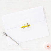 男と彼の黄色い車の四角いステッカー スクエアシール