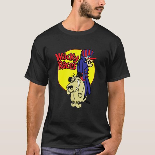 男と犬の黄色い円のレースにステッカーおもしろいを貼る Tシャツ (正面)