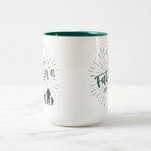 男と2人の子どもと幸せな父の日 ツートーンマグカップ (中央)