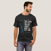 男に魚を食べさせて人生を教える Tシャツ (正面フル)