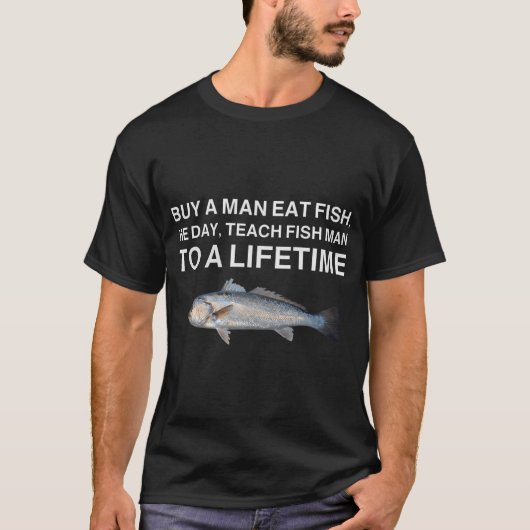男に魚を食べさせろ - 楽しいミーム Tシャツ (正面)