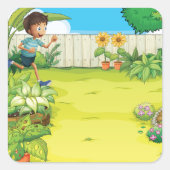 男のよくはしゃぐ子の走が緑豊かな裏庭に スクエアシール (正面)