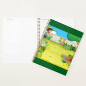 男のよくはしゃぐ子の走が緑豊かな裏庭に プランナー手帳 (ディスプレー)