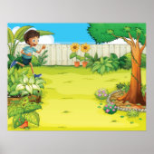 男のよくはしゃぐ子の走が緑豊かな裏庭に ポスター (正面)