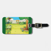 男のよくはしゃぐ子の走が緑豊かな裏庭に ラゲッジタグ (正面横)