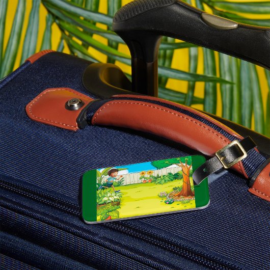 男のよくはしゃぐ子の走が緑豊かな裏庭に ラゲッジタグ