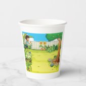 男のよくはしゃぐ子の走が緑豊かな裏庭に 紙コップ (正面)
