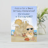 男のクール子ビーチベビーとサンドキャッスル1歳の誕生日 招待状 (スタンド正面)