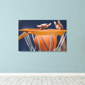 男のダンキングバスケットボール キャンバスプリント (インサイチュ (ウッドフロア))