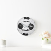 男のパーソナライズされた子と女の子の時計のためのサッカーギフト。 ラウンド壁時計 (ホーム)