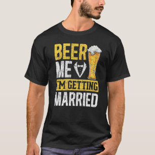 男のビール 私 結婚する ウェディング ビール バッチ Tシャツ