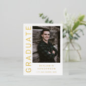 男のモダン子フォトゴールドフォイル卒業発表 箔招待状ポストカード (立ち正面)
