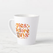 男の前のパイ カフェラテマグ (左アングル)