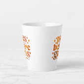 男の前のパイ カフェラテマグ (正面)