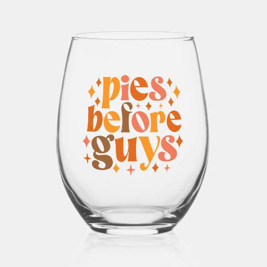 男の前のパイ ステムなしワイングラス (正面)