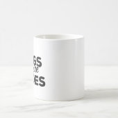 男の前の犬 コーヒーマグカップ (中央)