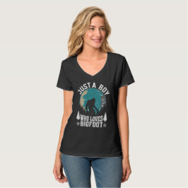 男の女性の子供のためのビッグフット月グラフィックTシャツ。 Tシャツ
