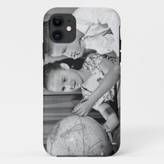 男の子および女の子の観覧の地球 Case-Mate iPhoneケース (裏面)