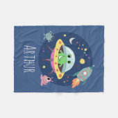 男の子かわいい宇宙エイリアンロケットマンガ&名前キッズ フリースブランケット (正面(横))