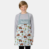 男の子かわいい青い消防車の輸送パターンキッズ エプロン (着用した状態)