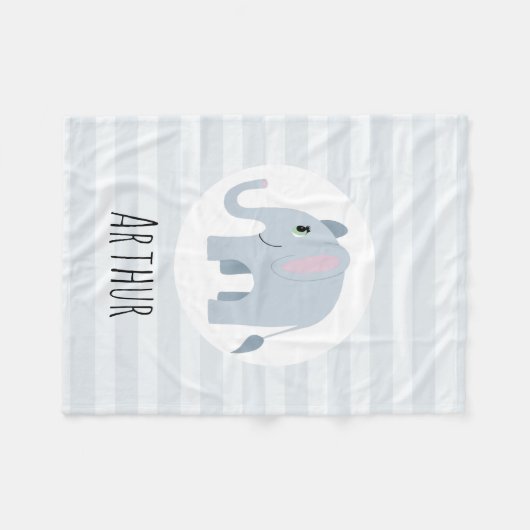 男の子かわいい青い象と名前の子供たちパーソナライズされた フリースブランケット (正面(横))