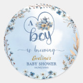 男の子が紅茶を醸造しているパーティー男の子のシャワー青 ラウンドシール (正面)