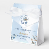 男の子が紅茶を醸造しているパーティー男の子のシャワー フェイバーボックス (正面サイド)