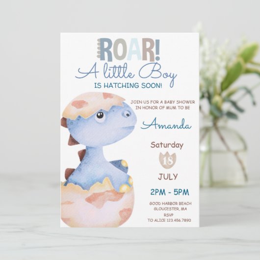 男の子が近日恐竜の赤ちゃんシャワーを孵化 招待状 (スタンド正面)