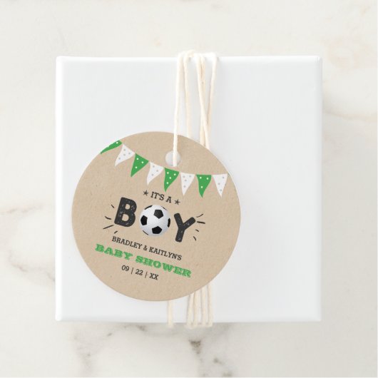男の子だ！サッカーをテーマにした共同ベビーシャワー フェイバータグ (インサイチュ)