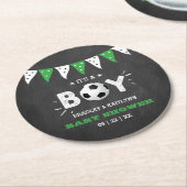男の子だ！サッカーをテーマにした共同ベビーシャワー ラウンドペーパーコースター (アングル)
