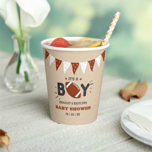 男の子だ！サッカーをテーマにした共同ベビーシャワー 紙コップ (インサイチュ)